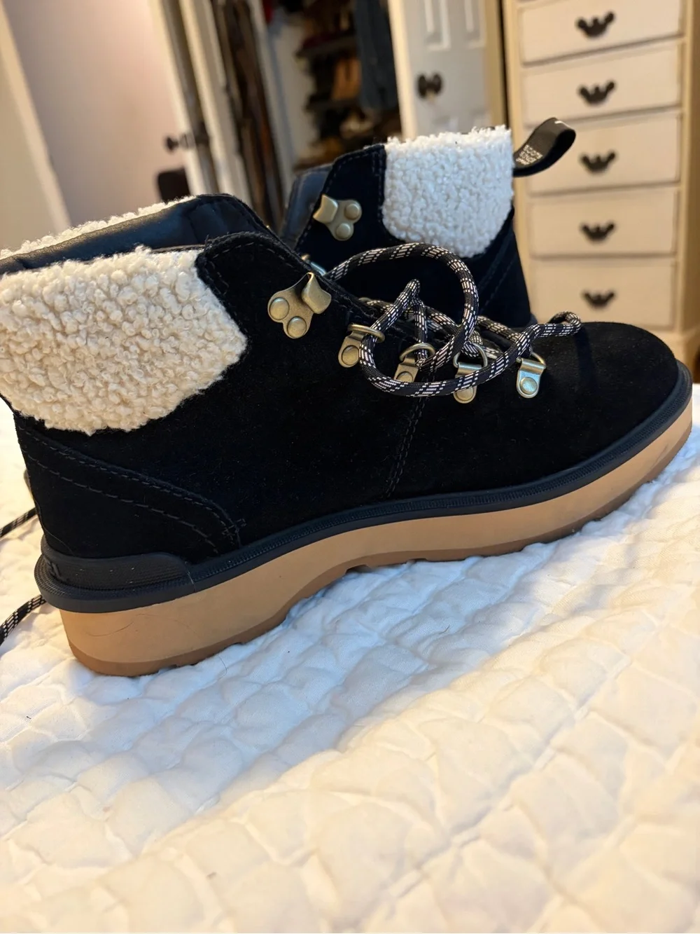 Sorel Black and Cream Sherpa-Lined Lace-Up Boots